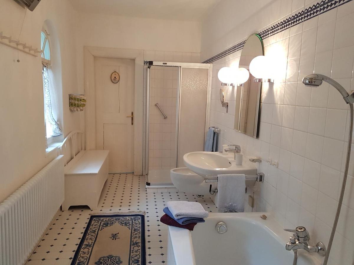 Ferienwohnung Schloss Schrattenthal ภายนอก รูปภาพ