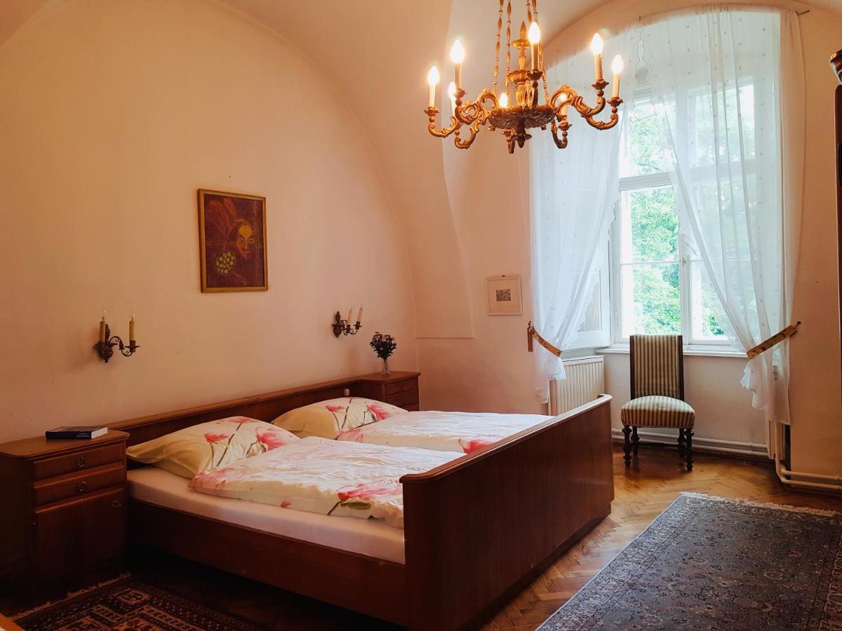 Ferienwohnung Schloss Schrattenthal ภายนอก รูปภาพ